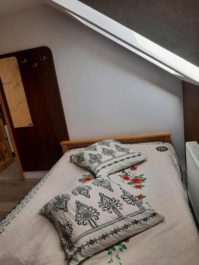 Pokoje U Mrugaly Czerwienne Habitación foto