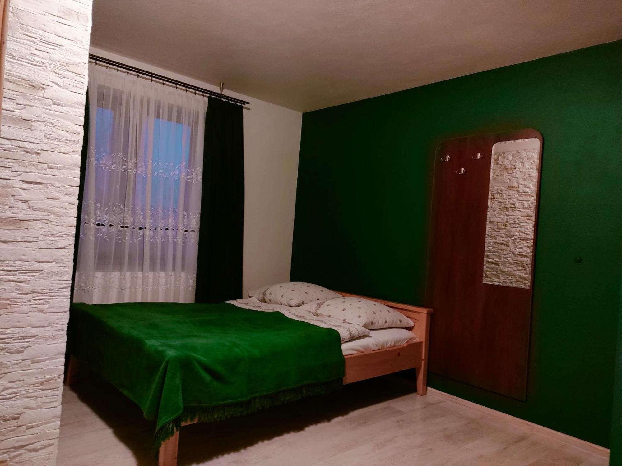 Pokoje U Mrugaly Czerwienne Habitación foto