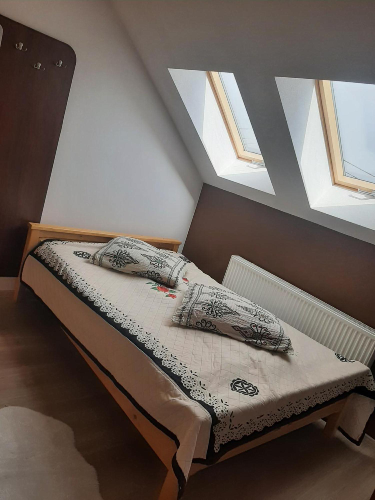 Pokoje U Mrugaly Czerwienne Habitación foto